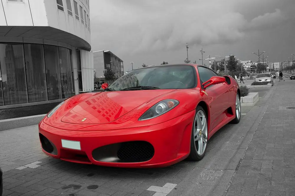 Sportwagen – roter Ferrari